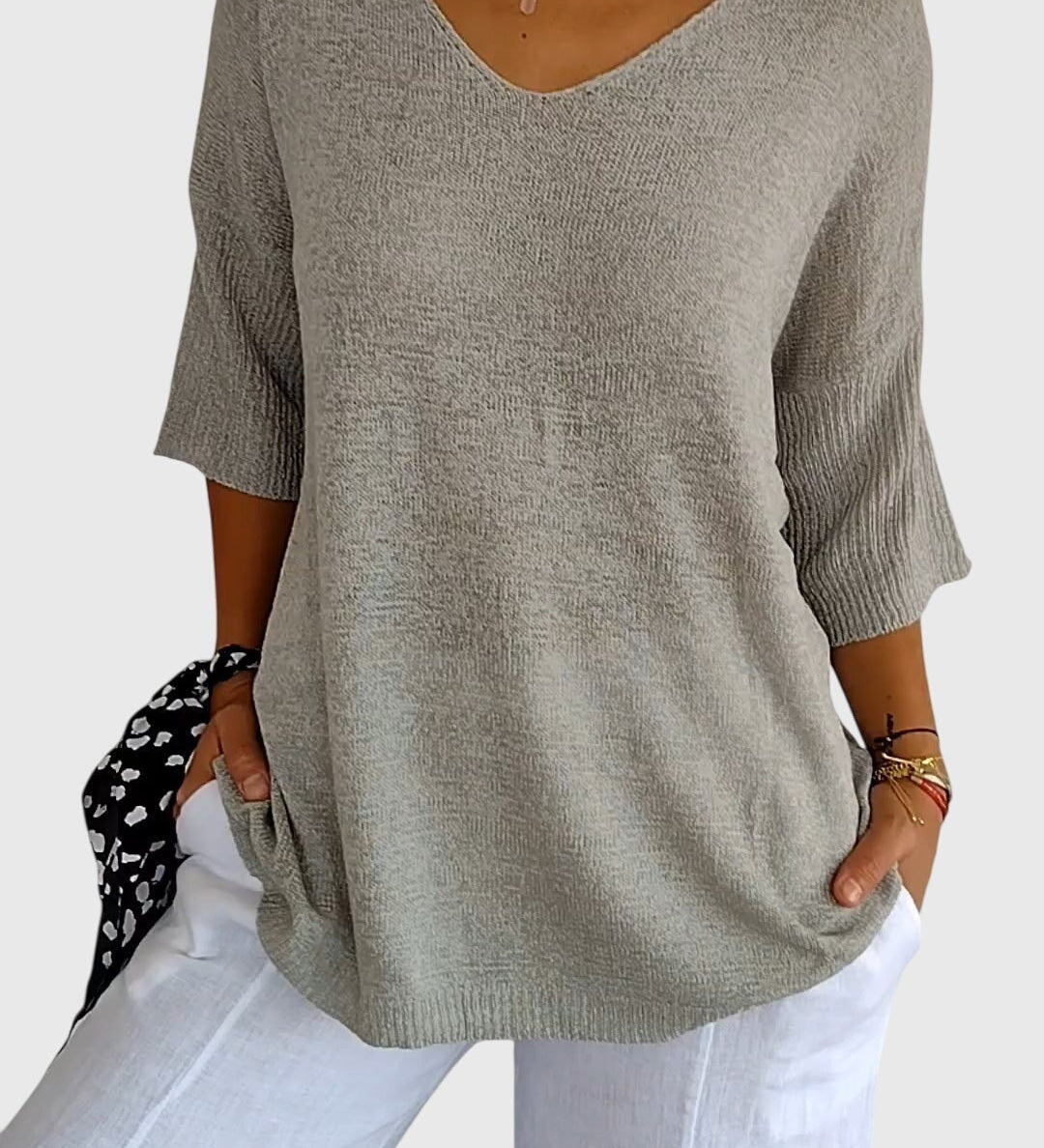 Cassandra™ | Elegantní top s V výstřihem